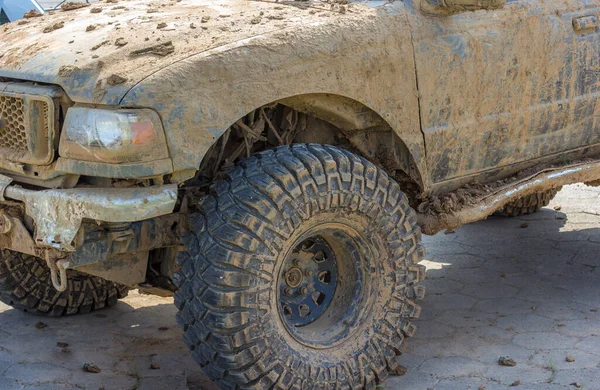 Closeup Muddy Road Vehicle — Stock Photo, Image