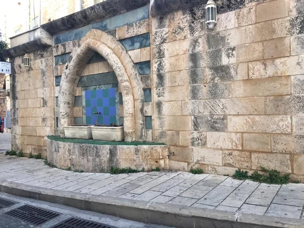 Closeup Shot Old Stone Building Water Fountain Israel — Stock Photo, Image