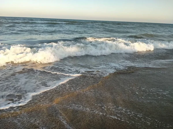 Ein Schöner Blick Auf Die Wellen Ufer — Stockfoto