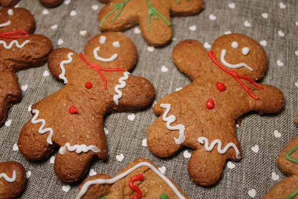 Gros Plan Biscuits Pain Épice Avec Des Dessins Givrés — Photo