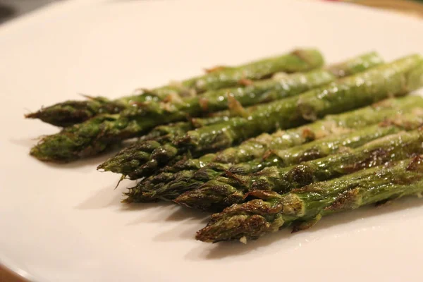 Gros Plan Asperges Bouillies Sur Une Assiette — Photo