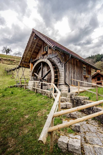 Schaurige Kulisse Einer Hölzernen Wassermühle Kurpark Bad Wildbad — Stockfoto