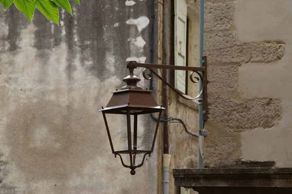 Eine Nahaufnahme Einer Alten Straßenlaterne Einer Hauswand Tageslicht — Stockfoto