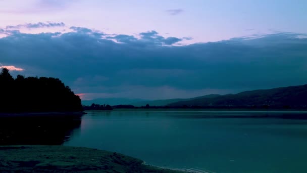 Picturesque View Lake Surrounded Forest Rainy Day Time Lapse — Stock Video
