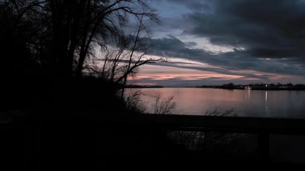 Belo Pôr Sol Sobre Lago — Vídeo de Stock