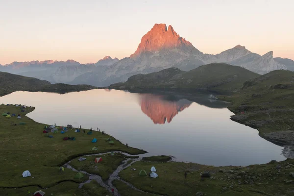 Een Prachtig Shot Van Landschap Plas Berg — Stockfoto