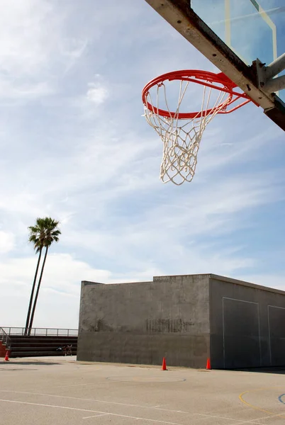 Venice Beach Los Angeles Kaliforniya Daki Ünlü Basketbol Sahasının Alçak — Stok fotoğraf