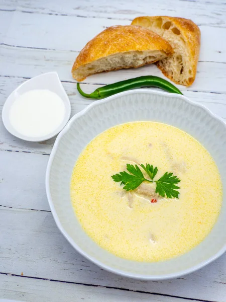 Tiro Vertical Sopa Tripe Carne Com Creme Azedo Pimenta Verde — Fotografia de Stock