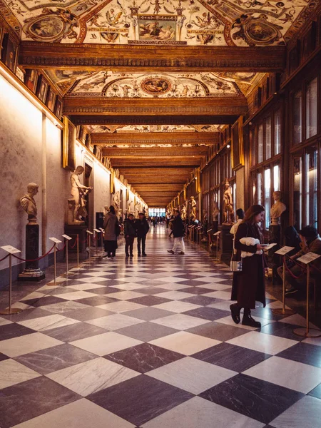 Kwiaciarnia Włochy Gru 2019 Zwiedzanie Dzieł Sztuki Galerii Uffizi — Zdjęcie stockowe