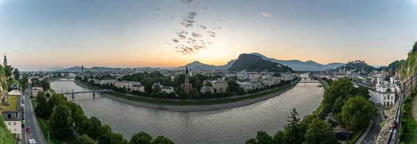 Sabah Gündoğumu Salzburg Arka Planda Gaisberg Önde Salzach Var — Stok fotoğraf