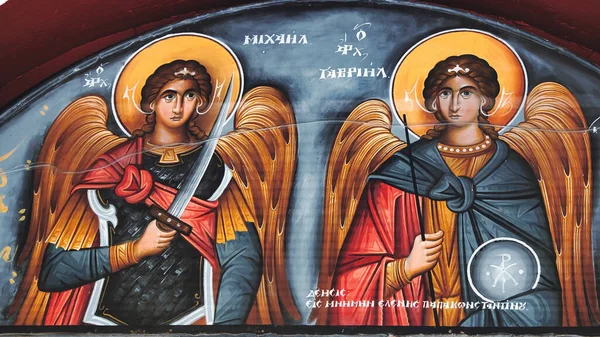 Archangels Archangel Michael和Archangel Gabriel 一个拜占庭图标 位于希腊拉里萨的一个小东正教教堂入口处 — 图库照片