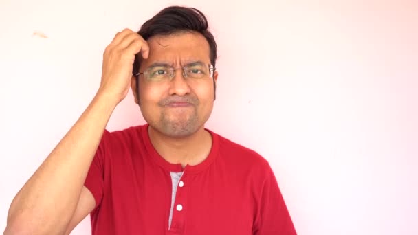 Indian Man Stroking Scratching His Forehead Head Thinking Important Question — Vídeos de Stock