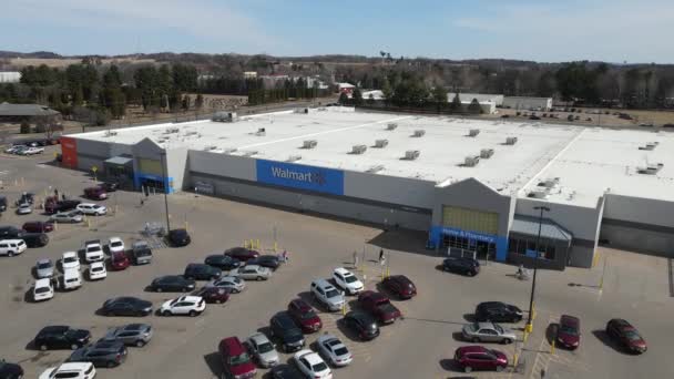 Smaller Walmart Superstore Aerial Video Panning Away Store Entrances — Stock Video