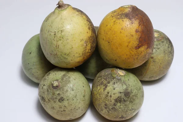 Algumas Maçãs Madeira Maduras Colhidas Cor Verde — Fotografia de Stock