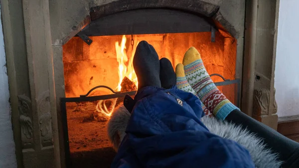 Closeup Shot Couple Feet Cute Warm Socks Fireplace — Stock Photo, Image