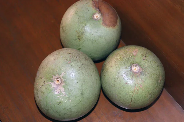 Tres Manzanas Maduras Cosechadas Color Verde — Foto de Stock