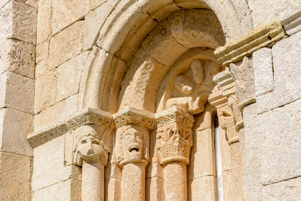 Colpo Basso Colonne Dell Eremo Romanico San Pantaleone Burgos Castiglia — Foto Stock