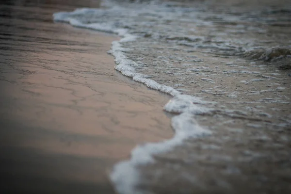 Гарний Знімок Хвиль Піни Миють Берег — стокове фото