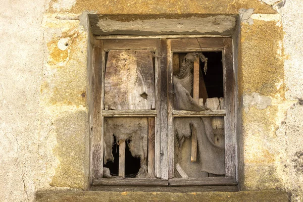 Primer Plano Una Ventana Vieja Dañada Auvernia Rhone Alpes Francia — Foto de Stock