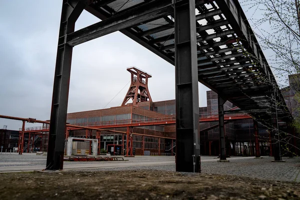 ドイツ エッセンのツォルフェライン炭鉱工業団地における軸12の見方 — ストック写真