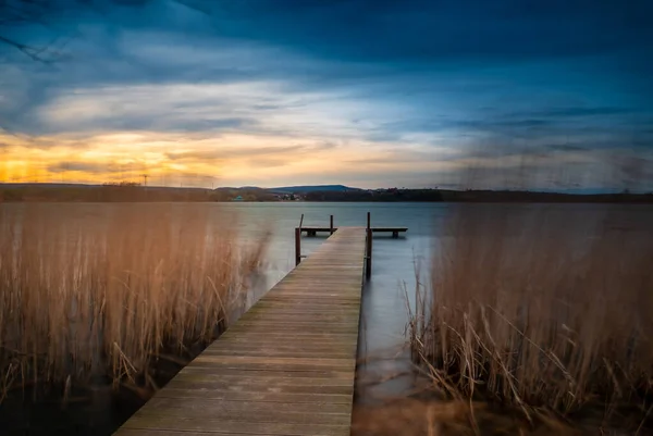 Beautiful Shot Wooden Dock Tall Grasses River Sunset — Stock Photo, Image