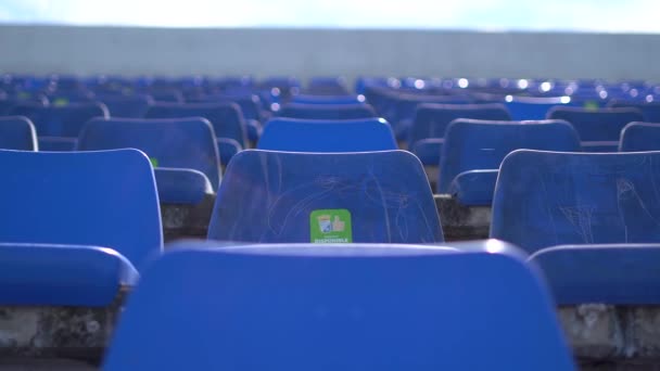 Assentos Vazios Azuis Estádio Disparados — Vídeo de Stock