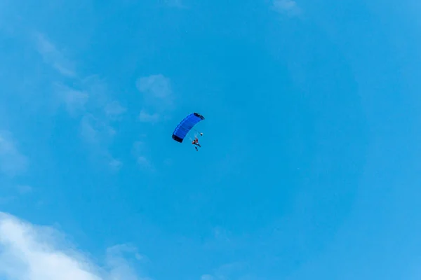 Kecskemet Hongrie Juin 2020 Plan Lointain Homme Parachutiste — Photo