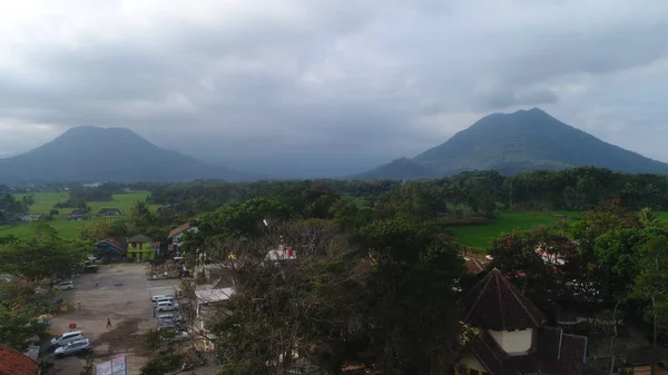 Uma Vista Natural Uma Pequena Aldeia Perto Uma Floresta Paisagem — Fotografia de Stock