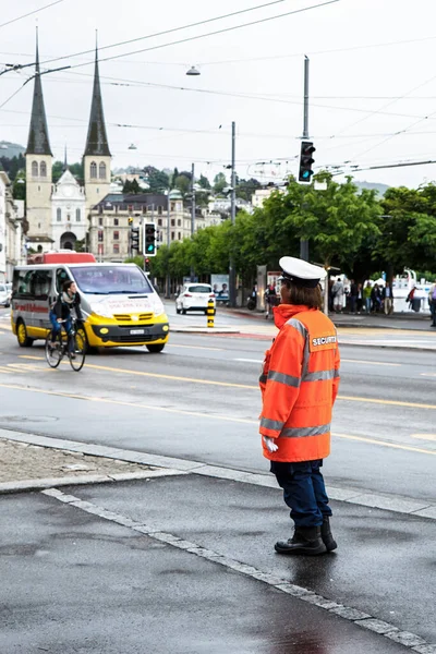 Lucerne Suiza Junio 2016 Oficial Seguridad Está Servicio Una Calle — Foto de Stock