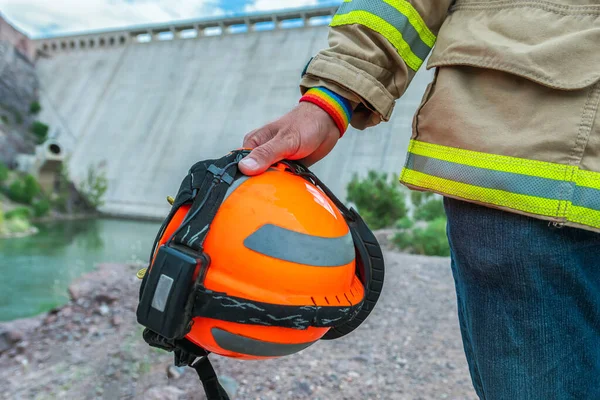 Shallow Focus Firefighter Holding Helmet Lgbt Bracelet His Wrist — Stock Photo, Image