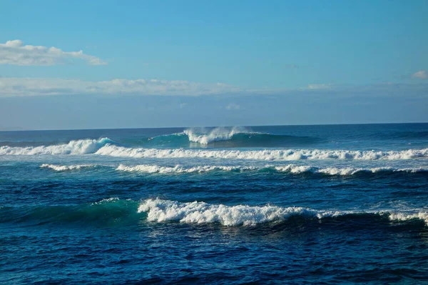 Una Vista Increíble Las Hermosas Olas Del Océano Bajo Cielo — Foto de Stock