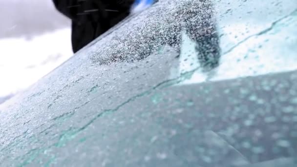 Очищення Автомобіля Переднє Вікно Від Снігу — стокове відео