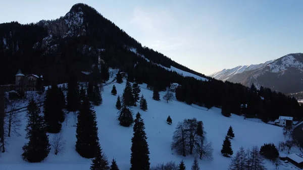 Tiro Ângulo Alto Casas Montanhas Nevadas — Fotografia de Stock