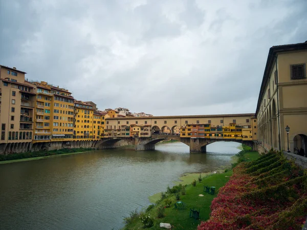 Talya Nın Floransa Kentindeki Arno Nehri Üzerindeki Ponte Vecchio Ortaçağ — Stok fotoğraf