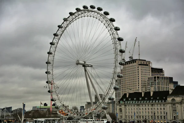 Närbild London Eye Molnig Dag Storbritannien — Stockfoto