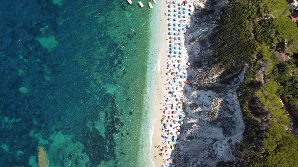 Widok Lotu Ptaka Wybrzeże Błękitnego Oceanu Parku Narodowym Archipelagu Toskanii — Zdjęcie stockowe
