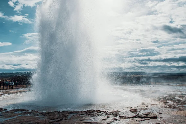 Closeup Shot Active Outbreak Geyser Blue Sky Background — Stock Photo, Image