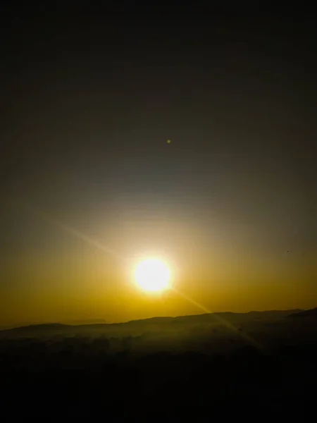 Belo Sol Amarelo Durante Pôr Sol Com Espaço Cópia — Fotografia de Stock