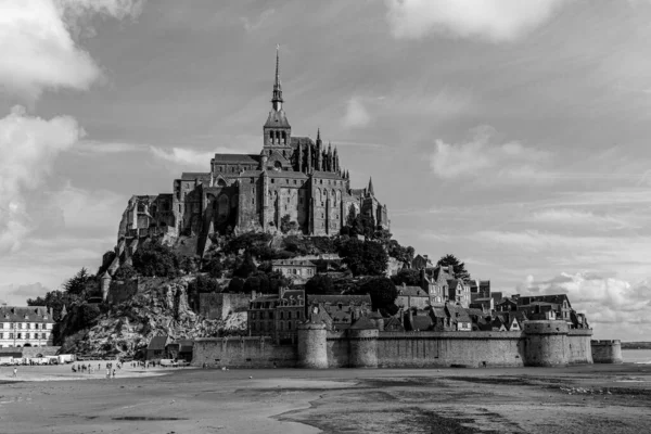 Uma Foto Tons Cinza Castelo Monte Saint Michel França — Fotografia de Stock