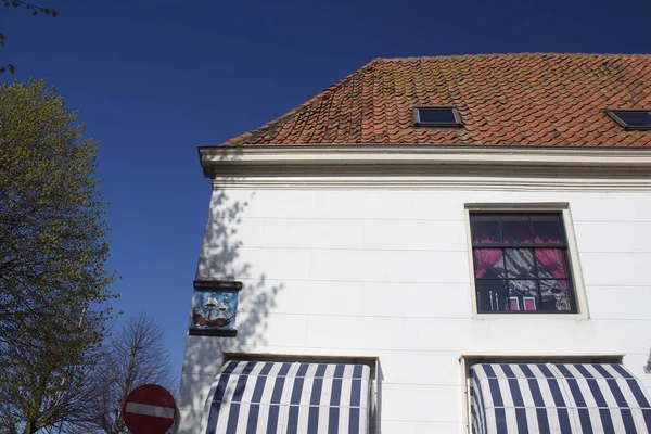 Eine Flache Aufnahme Eines Giebelhauses Unter Blauem Himmel Holland — Stockfoto