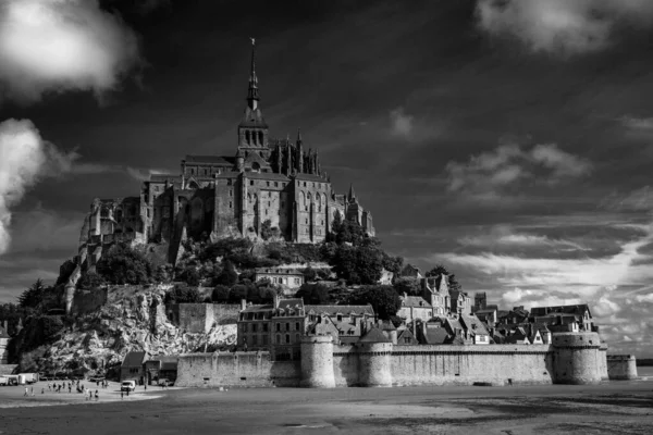 Uma Imagem Tons Cinza Castelo Monte Saint Michel França — Fotografia de Stock