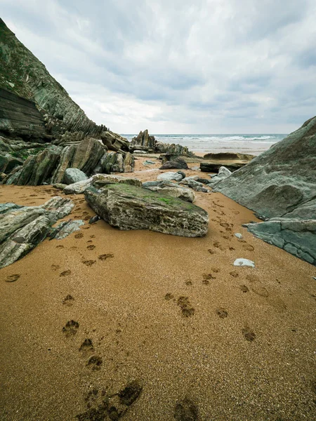 Beautiful Shot Large Rocks Calm Peaceful White Sand Beach — Stock Photo, Image