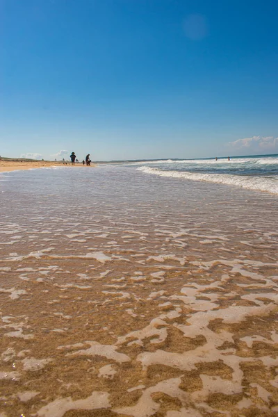 Colpo Verticale Onde Blu Dell Oceano Che Strisciano Dolcemente Verso — Foto Stock