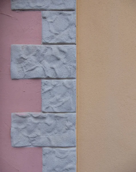 Крупный План Элементов Белого Декоративного Кирпича Двухцветной Стене — стоковое фото