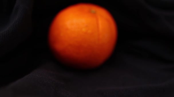Čerstvé Oranžové Ovoce Černém Pozadí — Stock video