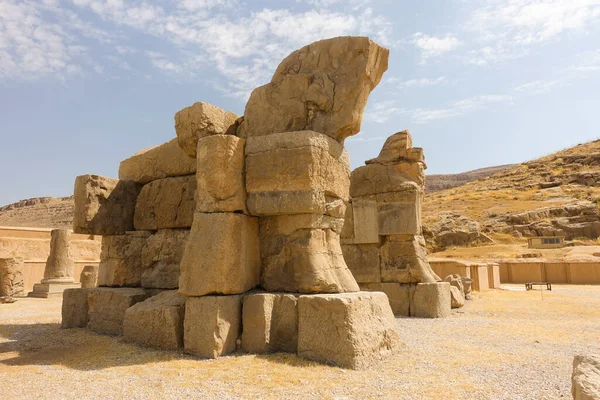 페르세폴리스 바위에 조각된 — 스톡 사진