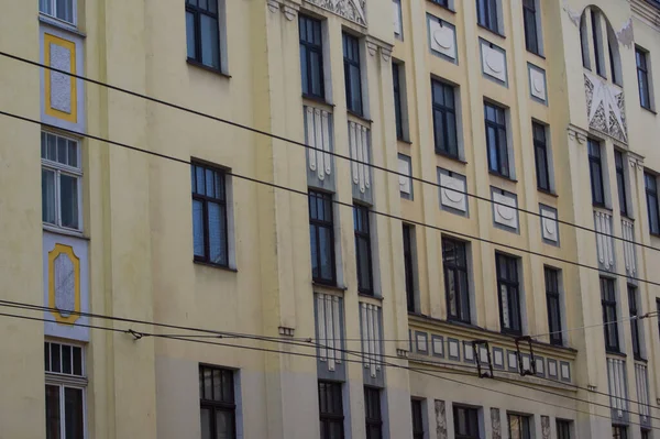 Primer Plano Fachada Edificio Día Sombrío — Foto de Stock