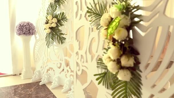 Una Hermosa Vista Boda Decoraciones Con Flores Blancas — Vídeos de Stock