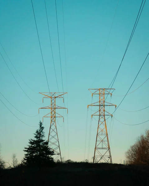 Beau Cliché Lignes Électriques Aériennes Sur Fond Ciel Bleu — Photo