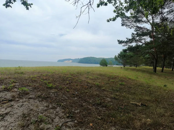 Une Plage Calme Vide Par Une Journée Sombre — Photo